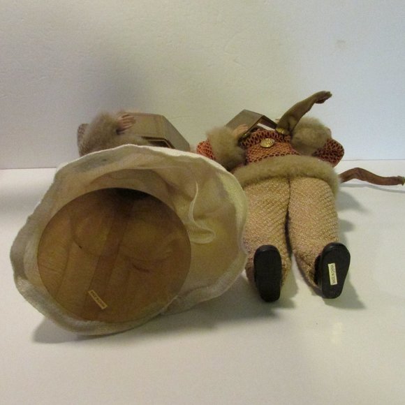 lot of 4 Christmas Caolers family dolls winter decor figures - Picture 14 of 14